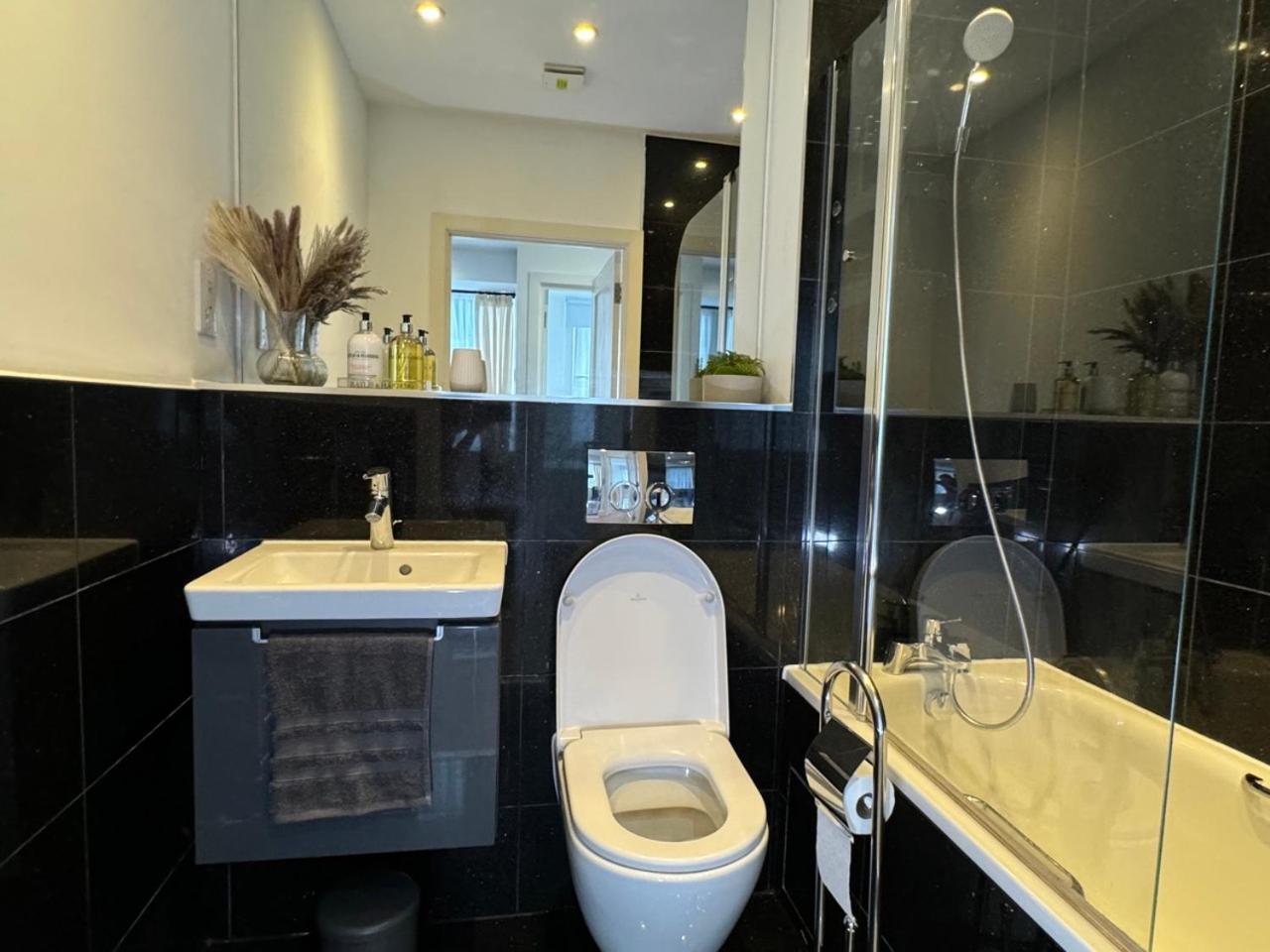Luxury 2 Bedroom Apartment In Central Croydon With Free Parking Екстериор снимка