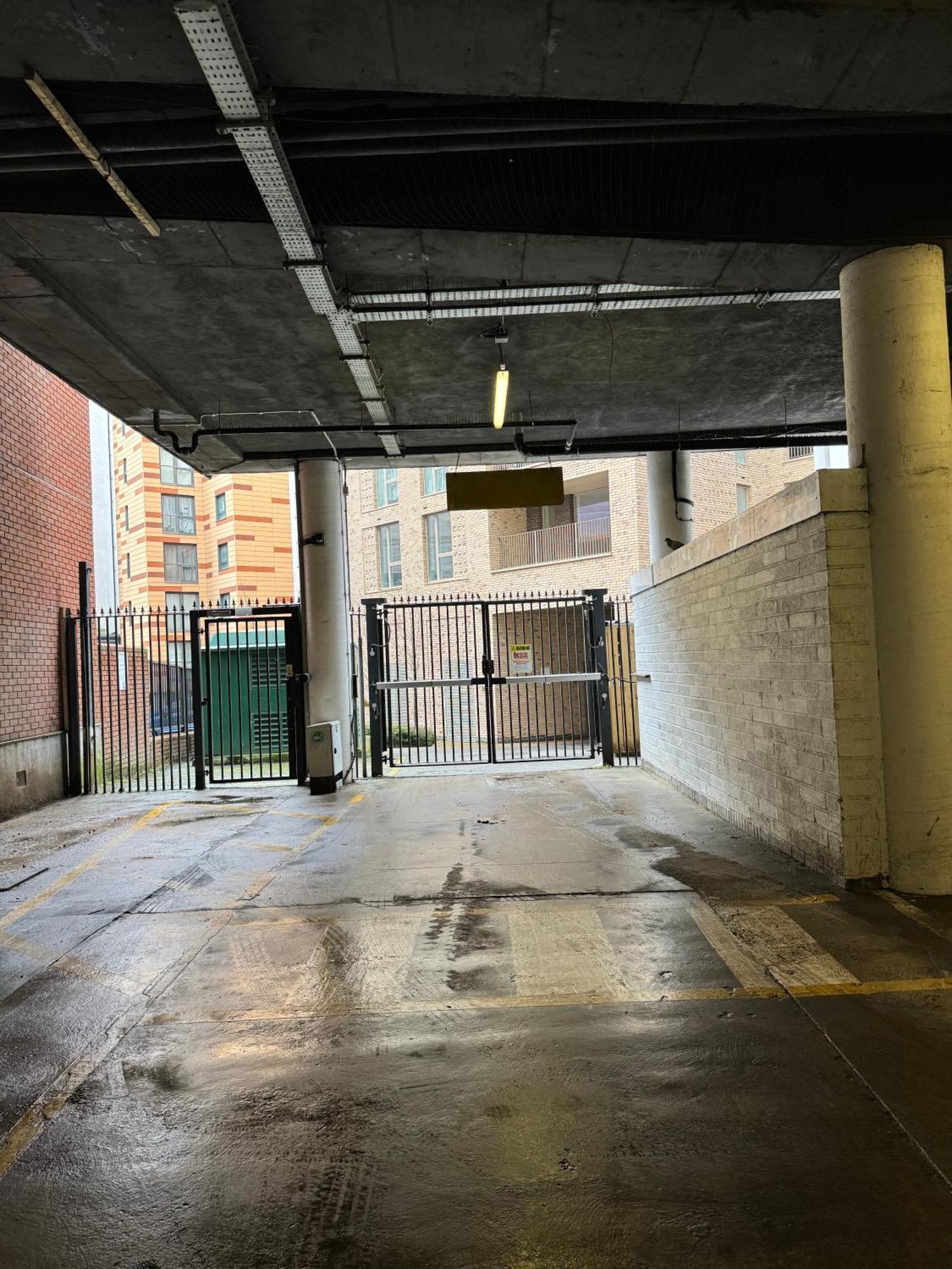 Luxury 2 Bedroom Apartment In Central Croydon With Free Parking Екстериор снимка